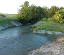A falu határában folyó kis patak